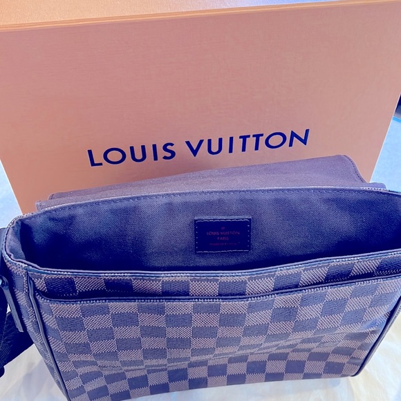 Authentic Louis Vuitton - Picture 3 of 4